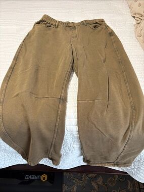 Gap women's barrel sweat pants in Olive Brown